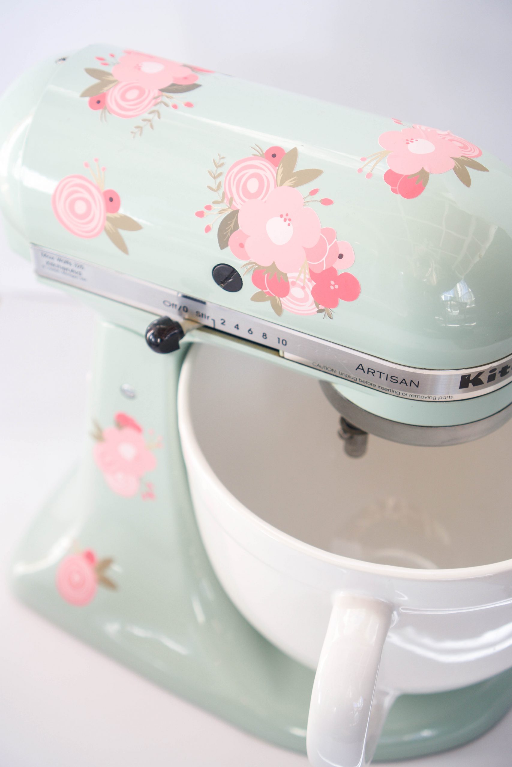 Give New Life To A Kitchen Aid Mixer Using Printable Vinyl and Cricut