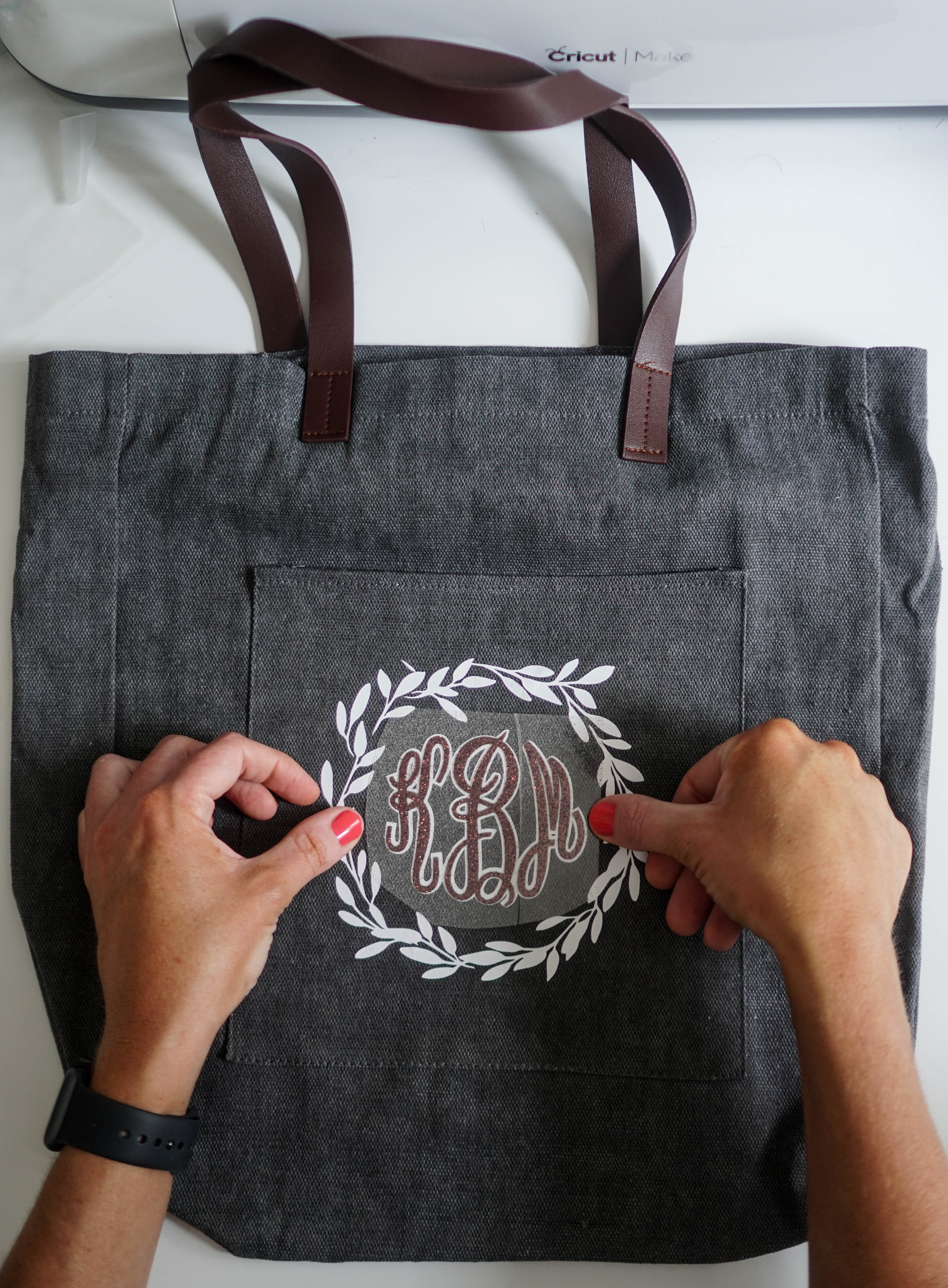 Personalising a tote bag with holographic heat transfer vinyl (HTV)  monogram – CraftAGoGo