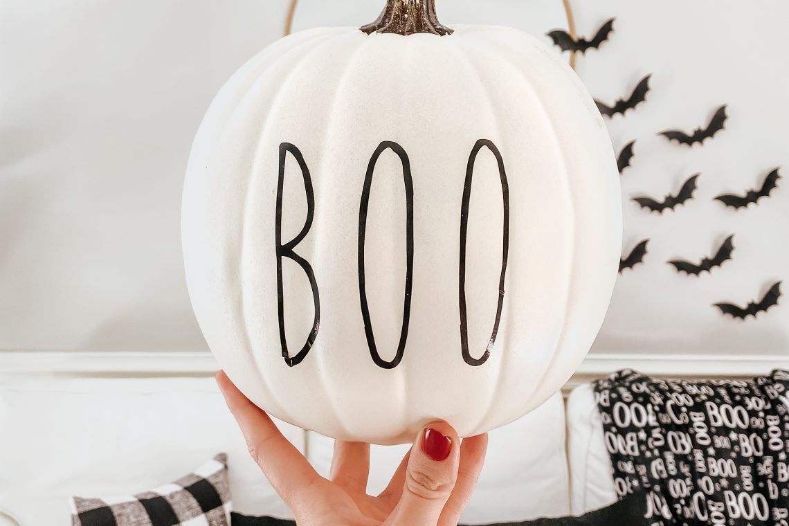 Easy Halloween Decor: Card Stock Wall Bats